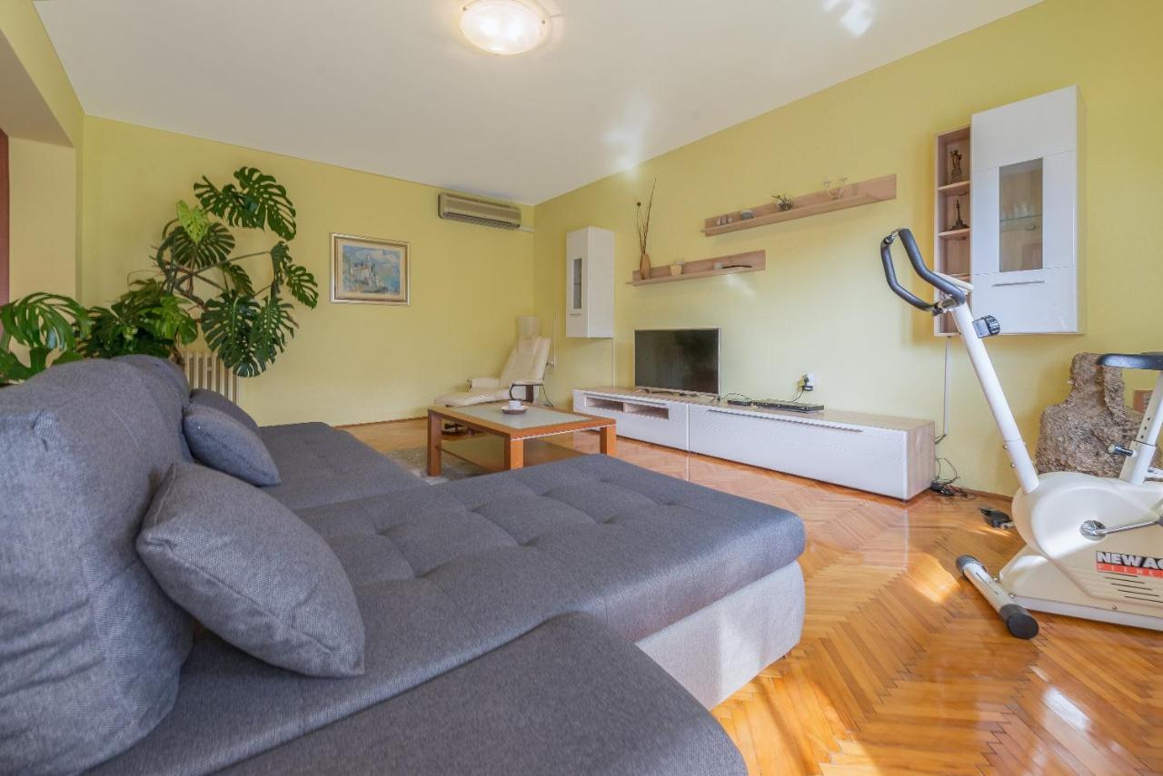 Apartments Villa Odesa With Shared Pool Zadar Extérieur photo