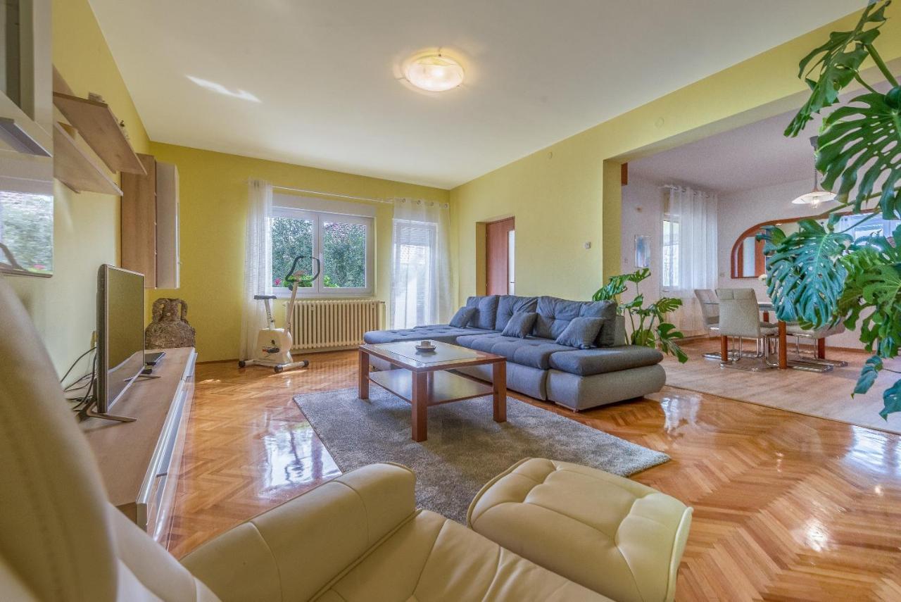Apartments Villa Odesa With Shared Pool Zadar Extérieur photo