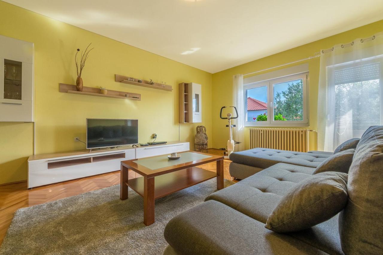 Apartments Villa Odesa With Shared Pool Zadar Extérieur photo