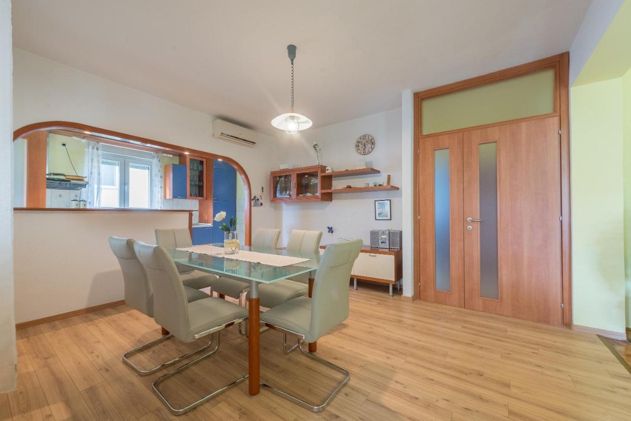 Apartments Villa Odesa With Shared Pool Zadar Extérieur photo