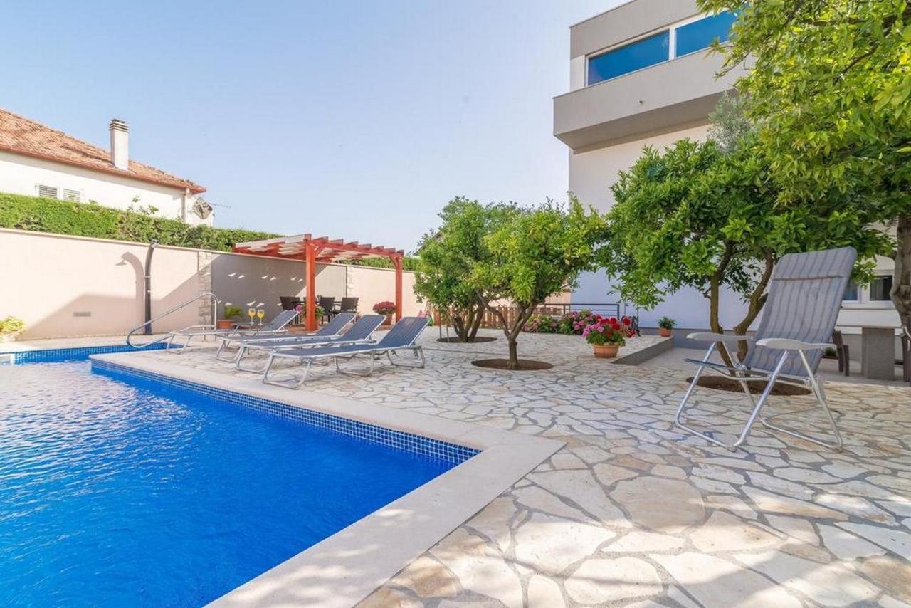 Apartments Villa Odesa With Shared Pool Zadar Extérieur photo