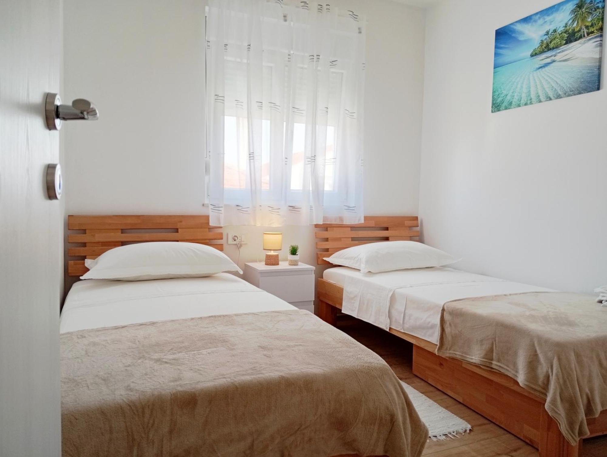 Apartments Villa Odesa With Shared Pool Zadar Extérieur photo