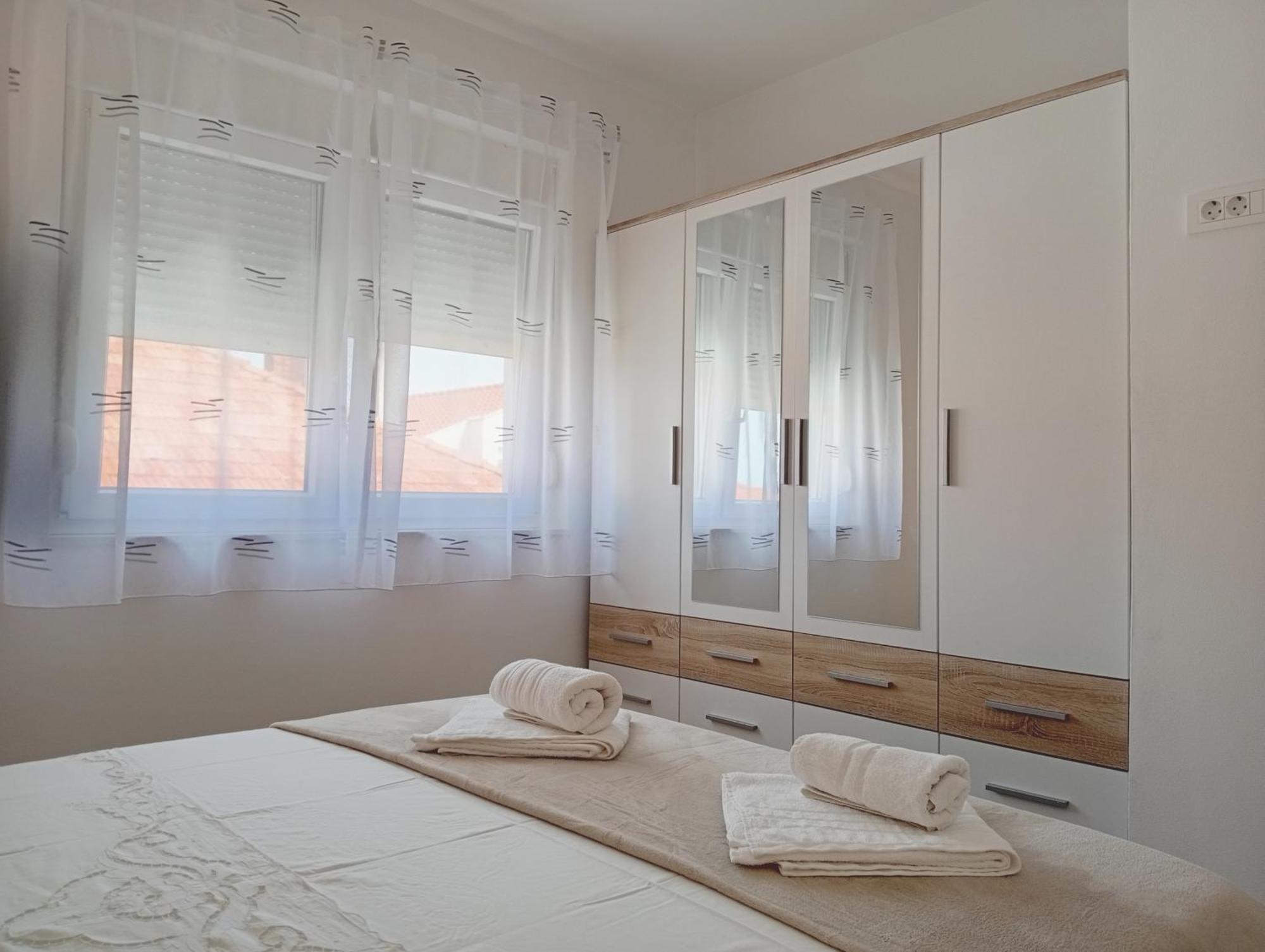 Apartments Villa Odesa With Shared Pool Zadar Extérieur photo